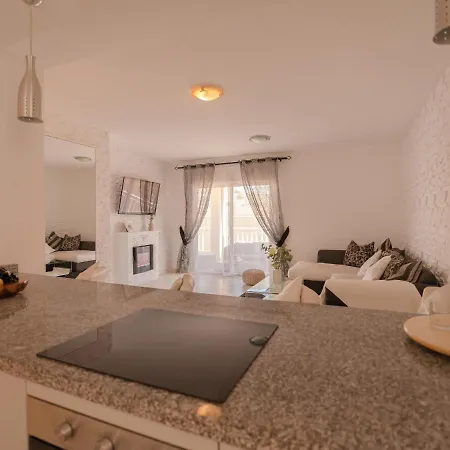 Sea Breezes Apartament *