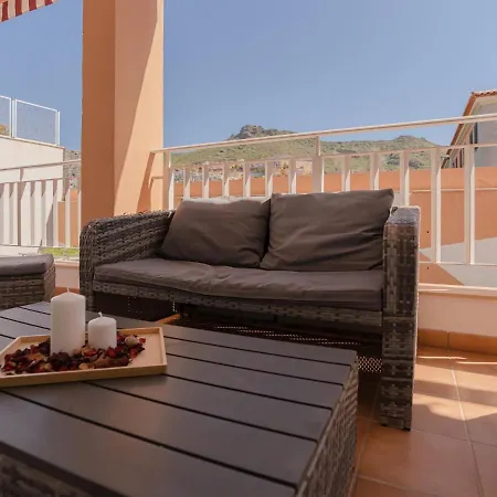 Sea Breezes - Free Wifi - Communal Pool * 아데제