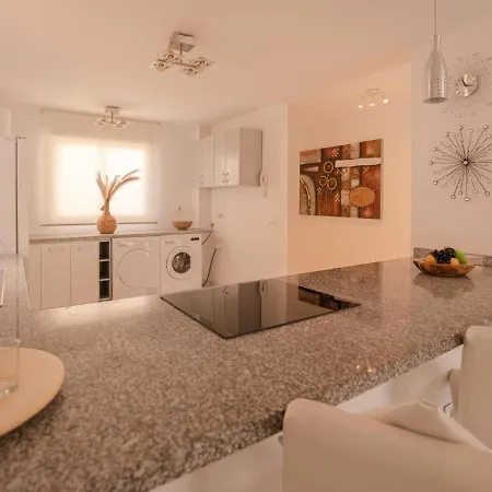 Sea Breezes דירה