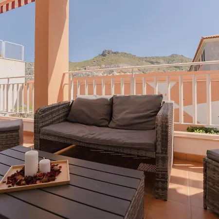 Sea Breezes - Free Wifi - Communal Pool * 아데제
