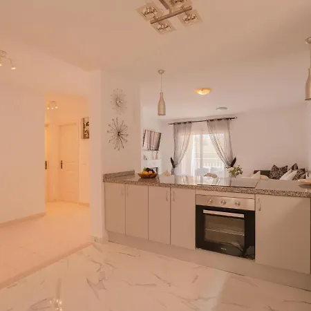 Sea Breezes דירה *